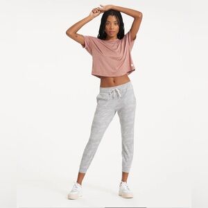 NEW Vuori Heather Gray Camo Performance Jogger Long